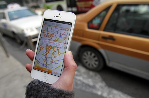 A customer checks his smartphone app that eases finding a taxi. (Photo/China Daily) A customer checks his smartphone app that eases finding a taxi. (Photo/China Daily)