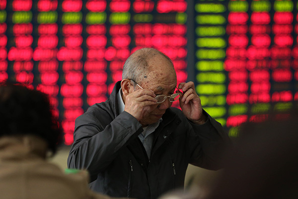 An investor looks at an electronic trading screen at a brokerage in Nantong, Jiangsu province. (Photo/China Daily) An investor looks at an electronic trading screen at a brokerage in Nantong, Jiangsu province. (Photo/China Daily)