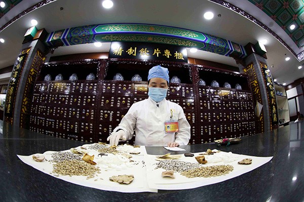 A worker makes up an order for a Chinese herbal medicine at a Beijing Tong Ren Tang Group Co Ltd store in the capital. Traditional Chinese medicine exports increased 10 percent during the first seven months of this year compared with the same period in 2014, while the country's total exports rose just 0.9 percent year-on-year in the first half of 2015. (Photo/Xinhua) A worker makes up an order for a Chinese herbal medicine at a Beijing Tong Ren Tang Group Co Ltd store in the capital. Traditional Chinese medicine exports increased 10 percent during the first seven months of this year compared with the same period in 2014, while the country's total exports rose just 0.9 percent year-on-year in the first half of 2015. (Photo/Xinhua)