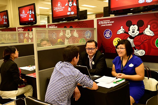 A prospective candidate facing the interview board in Shanghai on Wednesday. The Shanghai Disney Resort, expected to open early next year, is set to create more new job opportunities in the city. (Photo/China Daily)