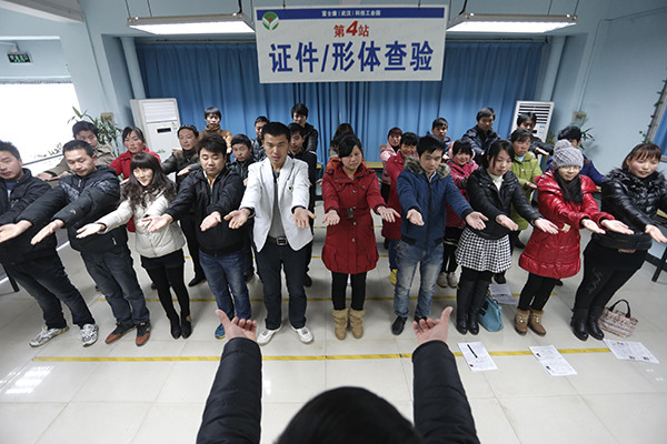 Job seekers undergo a physical check at an Apple Inc's original equipment manufacturer in Wuhan, Hubei province. Many factories in China are OEMs for Apple to produce iPhones and iPads. (Photo provided to China Daily) Job seekers undergo a physical check at an Apple Inc's original equipment manufacturer in Wuhan, Hubei province. Many factories in China are OEMs for Apple to produce iPhones and iPads. (Photo provided to China Daily)