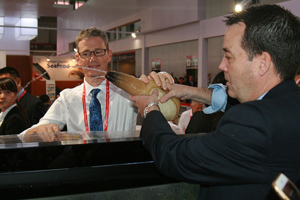 The geoduck clam, a typical Canadian seafood, is displayed at the 20th China Fisheries and Seafood Expo, which was held from Nov 4 to 6 in Qingdao, East China's Shandong province. (Photo by Hu Qing/chinadaily.com.cn) The geoduck clam, a typical Canadian seafood, is displayed at the 20th China Fisheries and Seafood Expo, which was held from Nov 4 to 6 in Qingdao, East China's Shandong province. (Photo by Hu Qing/chinadaily.com.cn)