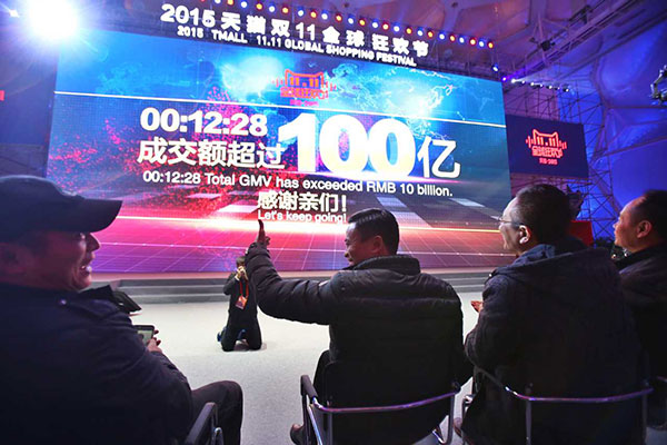 The big screen shows live data of gross merchandise volume of the 2015 Tmall Global Shopping Festival on Nov 11, 2015. (Photo provided to chinadaily.com.cn) The big screen shows live data of gross merchandise volume of the 2015 Tmall Global Shopping Festival on Nov 11, 2015. (Photo provided to chinadaily.com.cn)