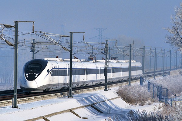 A CRH2G bullet train, which can withstand extreme weather, strong wind and sand, makes a test run on the Lanzhou-Urumqi high-speed rail line. (Photo provided to China Daily) A CRH2G bullet train, which can withstand extreme weather, strong wind and sand, makes a test run on the Lanzhou-Urumqi high-speed rail line. (Photo provided to China Daily)