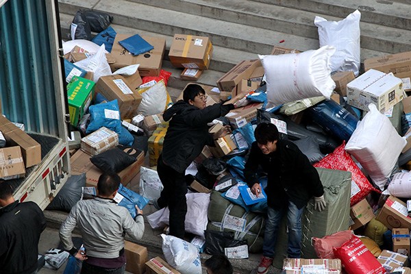 Deliverymen sort packages at the front gate of a logistics company on Nov 3 in Zhengzhou, Henan province. The Chinese delivery industry had revenues of 204 billion yuan ($32 billion) in 2014, up 42 percent year-on-year. (Photo/China Daily) Deliverymen sort packages at the front gate of a logistics company on Nov 3 in Zhengzhou, Henan province. The Chinese delivery industry had revenues of 204 billion yuan ($32 billion) in 2014, up 42 percent year-on-year. (Photo/China Daily)