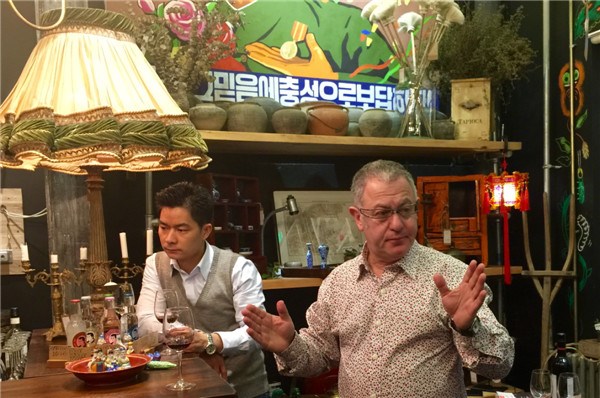 British winemaker and writer Robert Joseph talks about boosting China's wine culture.(Photo provided to China Daily) British winemaker and writer Robert Joseph talks about boosting China's wine culture.(Photo provided to China Daily)
