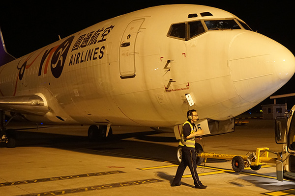 A Shanghai YTO Express (Logistics) Co Ltd aircraft gets ready to take off at Xiaoshan airport in Hangzhou, Zhejiang province. YTO plans to expand its air cargo operations in the future. It is already the largest express delivery business by market share in China. (Photo provided to China Daily) A Shanghai YTO Express (Logistics) Co Ltd aircraft gets ready to take off at Xiaoshan airport in Hangzhou, Zhejiang province. YTO plans to expand its air cargo operations in the future. It is already the largest express delivery business by market share in China. (Photo provided to China Daily)