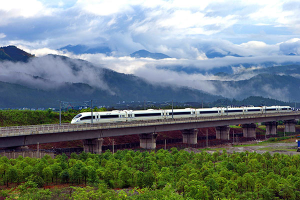 A train runs on the Hefei-Fuzhou high-speed rail, dubbed as China's most beautiful rail route. (Shi Jiamin/China Daily) A train runs on the Hefei-Fuzhou high-speed rail, dubbed as China's most beautiful rail route. (Shi Jiamin/China Daily)