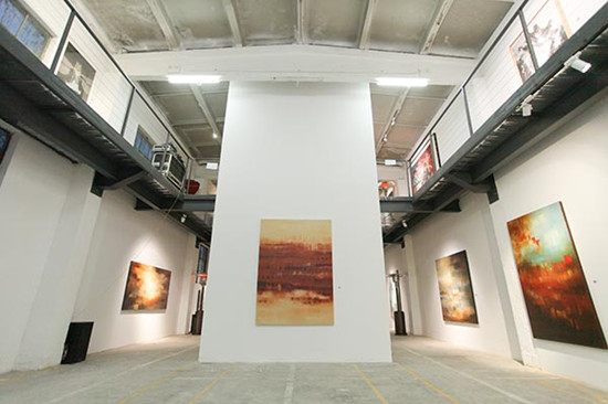 Being 3 Gallery, which has relocated to a former factory in the capital, is celebrating its 10th anniversary with shows by young yet promising artists from home and abroad. Paintings by Shivani Dugar are now on display at the gallery. (Photo provided to China Daily) Being 3 Gallery, which has relocated to a former factory in the capital, is celebrating its 10th anniversary with shows by young yet promising artists from home and abroad. Paintings by Shivani Dugar are now on display at the gallery. (Photo provided to China Daily)