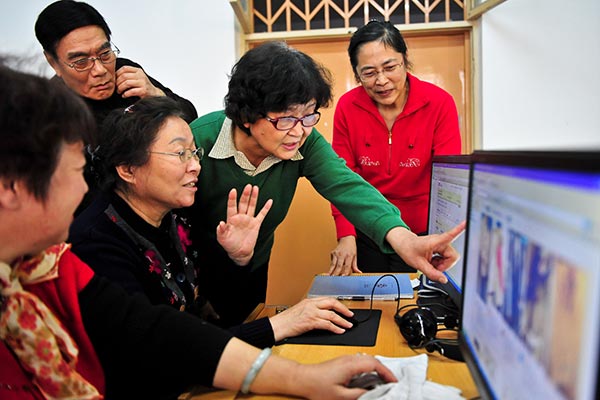 Retired people learn to shop online. A recent survey shows Chinese shoppers tend to stick with British e-retailers if they like what they buy in shops in the United Kingdom while on holiday. (Photo/China Daily) Retired people learn to shop online. A recent survey shows Chinese shoppers tend to stick with British e-retailers if they like what they buy in shops in the United Kingdom while on holiday. (Photo/China Daily)