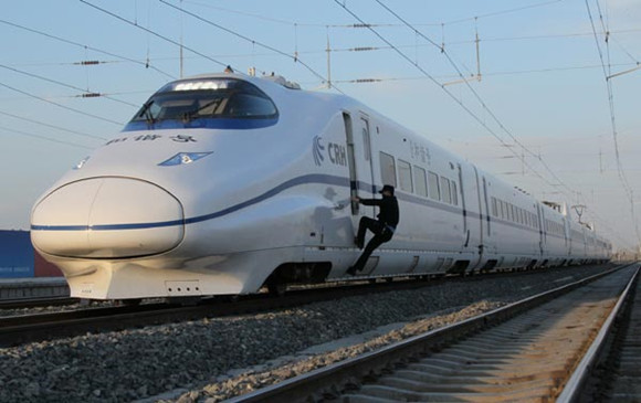 A driver enters a train cab for a trial run at the Harmi South Station in the Xinjiang Uygur autonomous region. (Photo/China Daily) A driver enters a train cab for a trial run at the Harmi South Station in the Xinjiang Uygur autonomous region. (Photo/China Daily)