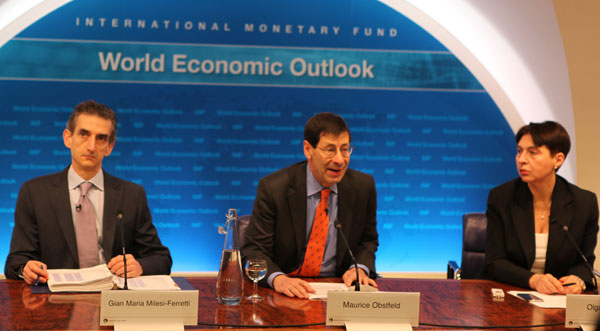 Maury Obstfeld, IMF Economic Counsellor and Director of Research Department briefs on the World Economic Outlook at the IMF Press Conference in London. (Photo: China Daily/Wang Mingjie) Maury Obstfeld, IMF Economic Counsellor and Director of Research Department briefs on the World Economic Outlook at the IMF Press Conference in London. (Photo: China Daily/Wang Mingjie)