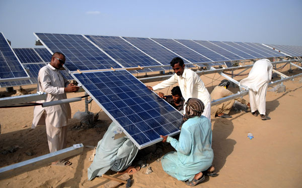 Pakistani workers assemble photovoltaic cells at the Abubakar Jinnah Solar Industrial Park in Punjab province. The photovoltaic cell project has got an investment of $1.5 billion from ZTE Energy Co Ltd and will be completed in 2017.(Photo/Xinhua) Pakistani workers assemble photovoltaic cells at the Abubakar Jinnah Solar Industrial Park in Punjab province. The photovoltaic cell project has got an investment of $1.5 billion from ZTE Energy Co Ltd and will be completed in 2017.(Photo/Xinhua)