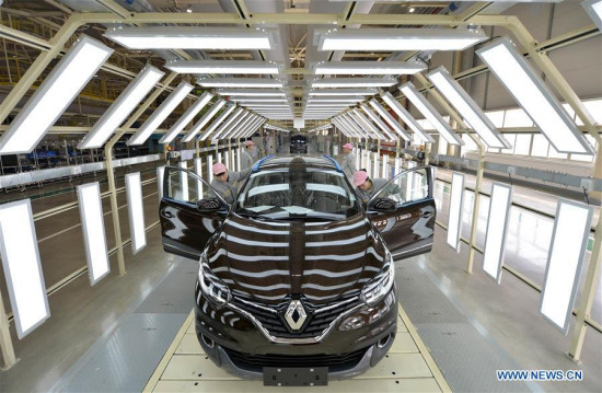 Workers are busy on a production line at Dongfeng-Renault plant in Wuhan, China's auto hub in the central province of Hubei, Feb. 1, 2016. French automaker Renault opened its first factory in China on Monday, in a joint venture with Dongfeng Motor Corp. that has an initial production capacity of 150,000 cars per year. (Photo: Xinhua/Wang He) Workers are busy on a production line at Dongfeng-Renault plant in Wuhan, China's auto hub in the central province of Hubei, Feb. 1, 2016. French automaker Renault opened its first factory in China on Monday, in a joint venture with Dongfeng Motor Corp. that has an initial production capacity of 150,000 cars per year. (Photo: Xinhua/Wang He)