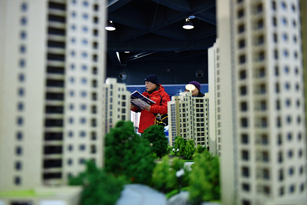 Homebuyers at a real estate promotion event in Hangzhou, capital of Zhejiang province. (Long Wei/China Daily) Homebuyers at a real estate promotion event in Hangzhou, capital of Zhejiang province. (Long Wei/China Daily)