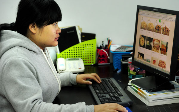Tang Qiaoqing, a worker at the Wangjiazhen township e-commerce service station, puts some local agriculture products up for online sales in Wuyi, Zhejiang province. (Photo provided to China Daily) Tang Qiaoqing, a worker at the Wangjiazhen township e-commerce service station, puts some local agriculture products up for online sales in Wuyi, Zhejiang province. (Photo provided to China Daily)