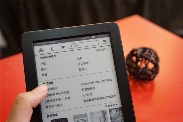 A Kindle tablet that provides access to Chinese language e-books. LI SANXIAN/CHINA DAILY A Kindle tablet that provides access to Chinese language e-books. LI SANXIAN/CHINA DAILY