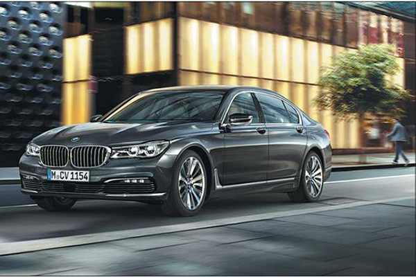 BMW launches its 730Li limousine in China last week at a retail price of 898,000 yuan to 1,028,000 yuan. (Photo provided to China Daily) BMW launches its 730Li limousine in China last week at a retail price of 898,000 yuan to 1,028,000 yuan. (Photo provided to China Daily)