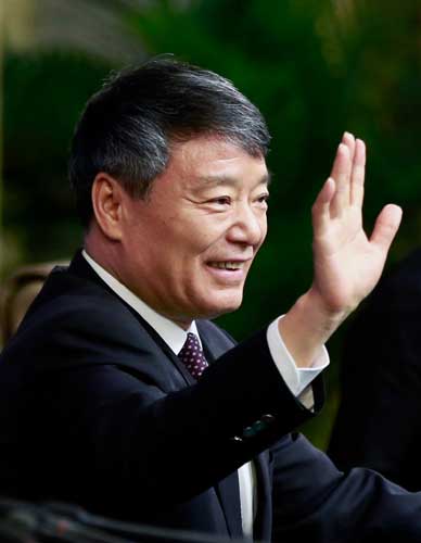 Xu Shaoshi, head of the National Development and Reform Commission, greets the media at a news briefing on Sunday. Feng Yongbin / China Daily