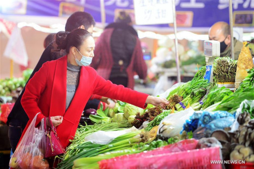 Residents purchase vegetables at a supermarket in Shijiazhuang, capital of north China's Hebei Province, March 9, 2016. (Xinhua/Zhu Xudong) Residents purchase vegetables at a supermarket in Shijiazhuang, capital of north China's Hebei Province, March 9, 2016. (Xinhua/Zhu Xudong)