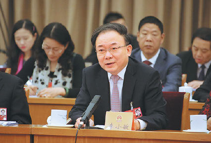 Li Xiaomin, top leader of Wuxi, raises his point during a panel discussion. Provided to China Daily Li Xiaomin, top leader of Wuxi, raises his point during a panel discussion. Provided to China Daily