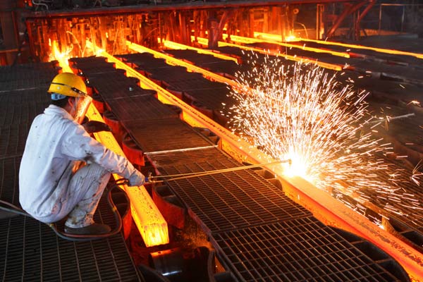 A worker cuts steel bars on the production line of a mill in Lianyungang, Jiangsu province. (Si Wei/For China Daily) A worker cuts steel bars on the production line of a mill in Lianyungang, Jiangsu province. (Si Wei/For China Daily)
