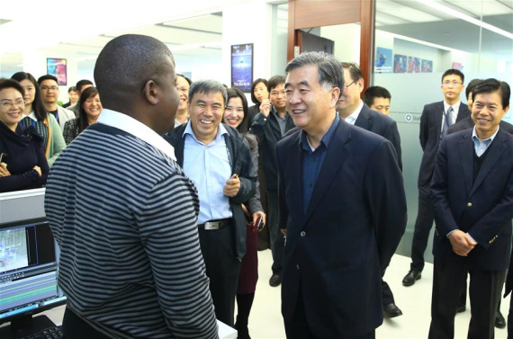 Chinese Vice Premier Wang Yang (C) visits a enterprise in Beijing, capital of China, March 23, 2016. Wang inspected foreign trade in Beijing from March 23 to 24. (Photo: Xinhua/Ding Haitao)
