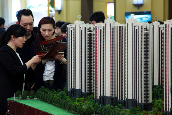 Homebuyers at a property expo in Shanghai. (Photo provided to China Daily) Homebuyers at a property expo in Shanghai. (Photo provided to China Daily)