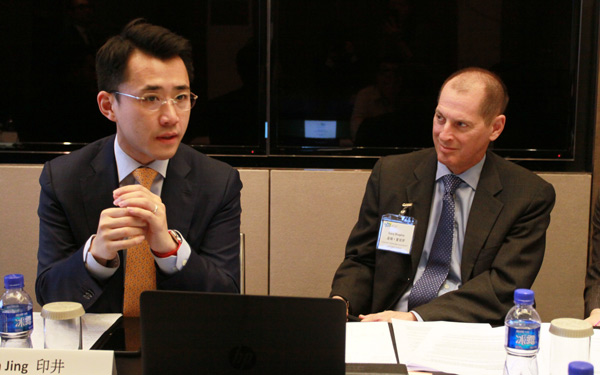 Yin Jing (left), president of Tmall 3C & Home Appliance Business Unit of Alibaba Group and Gary Shapiro, president and CEO of Consumer Technology Association, speak to the press on April 5, 2016 during a press conference held in Beijing. (Photo provided to chinadaily.com.cn) Yin Jing (left), president of Tmall 3C & Home Appliance Business Unit of Alibaba Group and Gary Shapiro, president and CEO of Consumer Technology Association, speak to the press on April 5, 2016 during a press conference held in Beijing. (Photo provided to chinadaily.com.cn)