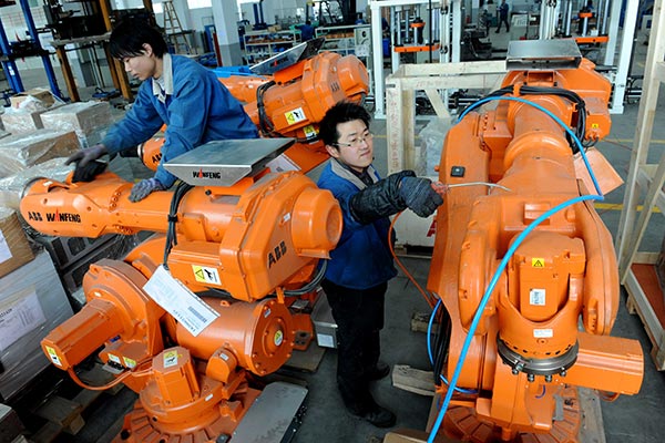 Workers at Zhejiang Wanfeng Technology Development Co Ltd prepare robots for shipping. LIANG ZHEN / FOR CHINA DAILY Workers at Zhejiang Wanfeng Technology Development Co Ltd prepare robots for shipping. LIANG ZHEN / FOR CHINA DAILY