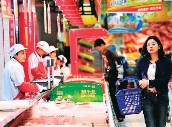 A supermarket in Nanjing, Jiangsu province. In the fast-moving consumer goods sector, buyers are shopping less in large format stores, and more in convenience stores. (Photo: Chian Daily/Qu Xing) A supermarket in Nanjing, Jiangsu province. In the fast-moving consumer goods sector, buyers are shopping less in large format stores, and more in convenience stores. (Photo: Chian Daily/Qu Xing)