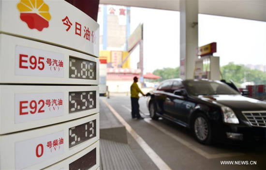 A staff member refuels a car at a gas station in Shijiazhuang, north China's Hebei Province, April 26, 2016. China will raise the retail price of gasoline and diesel on Wednesday, the first rise this year, the National Development and Reform Commission (NDRC) announced on Tuesday. The retail price of gasoline and diesel will rise by 165 yuan (25.4 U.S. dollars) and 160 yuan per tonne, respectively. (Xinhua/Wang Xiao) A staff member refuels a car at a gas station in Shijiazhuang, north China's Hebei Province, April 26, 2016. China will raise the retail price of gasoline and diesel on Wednesday, the first rise this year, the National Development and Reform Commission (NDRC) announced on Tuesday. The retail price of gasoline and diesel will rise by 165 yuan (25.4 U.S. dollars) and 160 yuan per tonne, respectively. (Xinhua/Wang Xiao)