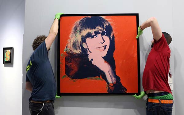 Staff members set up a creation of Andy Warhol at the Art Basel in Hong Kong, March 24, 2016. A total of 239 galleries from 35 countries and regions attended the 3-day Art Basel in Hong Kong this year. (Photo/Xinhua) Staff members set up a creation of Andy Warhol at the Art Basel in Hong Kong, March 24, 2016. A total of 239 galleries from 35 countries and regions attended the 3-day Art Basel in Hong Kong this year. (Photo/Xinhua)