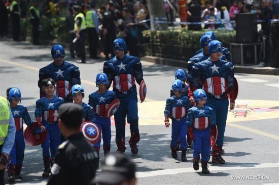Performers dressed in costumes of Captain America march during the cartoon float parade on a street of Zhongbei Creative Block in Hangzhou, capital of east China's Zhejiang Province, April 30, 2016. The float parade of 12th China International Cartoon and Animation Festival was held in Hangzhou on Saturday. More than 800 performers took part in the event to show the public the flavor of the cartoon and animation art. (Xinhua/Huang Zongzhi) Performers dressed in costumes of Captain America march during the cartoon float parade on a street of Zhongbei Creative Block in Hangzhou, capital of east China's Zhejiang Province, April 30, 2016. The float parade of 12th China International Cartoon and Animation Festival was held in Hangzhou on Saturday. More than 800 performers took part in the event to show the public the flavor of the cartoon and animation art. (Xinhua/Huang Zongzhi)