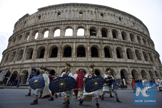 Performers take part in the parade at the Colosseum in Rome, capital of Italy, April 24, 2016. (Xinhua/Jin Yu) Performers take part in the parade at the Colosseum in Rome, capital of Italy, April 24, 2016. (Xinhua/Jin Yu)