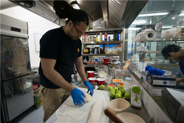 Baker Jonathan Ellis experiments with recipes at the shared kitchen facilities of The Hatchery in Beijing.BRUNO MAESTRINI/CHINA DAILY Baker Jonathan Ellis experiments with recipes at the shared kitchen facilities of The Hatchery in Beijing.BRUNO MAESTRINI/CHINA DAILY
