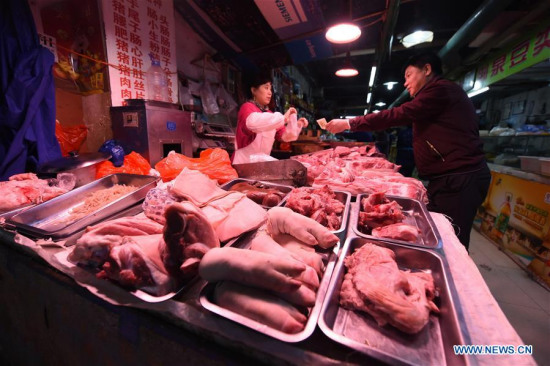 A citizen buys pork at a market in Changchun, capital of northeast China's Jilin Province, May 10, 2016. (Photo: Xinhua/Zhang Nan) A citizen buys pork at a market in Changchun, capital of northeast China's Jilin Province, May 10, 2016. (Photo: Xinhua/Zhang Nan)
