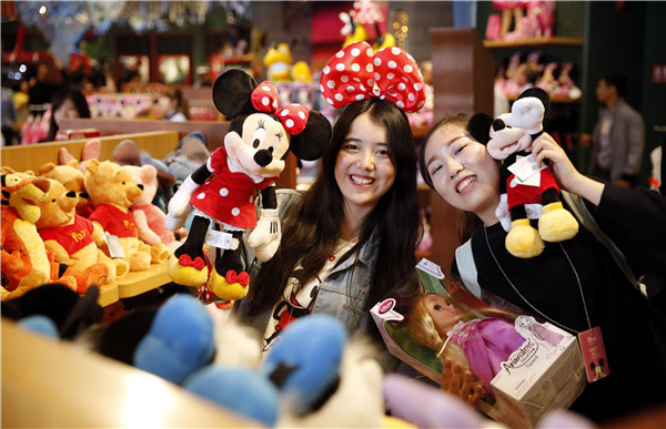 Two shoppers at the flagship Disney store in Shanghai, which opened last May.CHINA DAILY Two shoppers at the flagship Disney store in Shanghai, which opened last May.CHINA DAILY