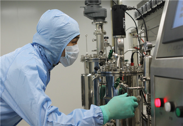 A technician at YZYBio, a biopharmaceutical company based in Wuhan, capital of Hubei province. China's market for biological medicine and devices is expected to grow significantly.(GUAN XIN/CHINA DAILY) A technician at YZYBio, a biopharmaceutical company based in Wuhan, capital of Hubei province. China's market for biological medicine and devices is expected to grow significantly.(GUAN XIN/CHINA DAILY)