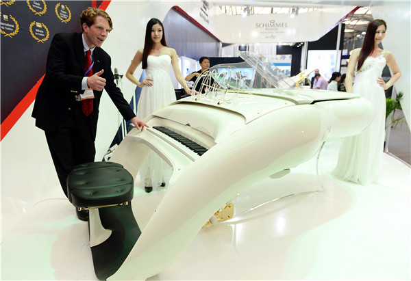 A German exhibitor introduces a Schimmel piano at an expo in Shanghai.(LAI XINLIN/CHINA DAILY) A German exhibitor introduces a Schimmel piano at an expo in Shanghai.(LAI XINLIN/CHINA DAILY)