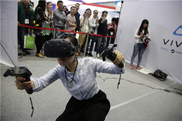 A woman plays a VR game provided by the VR device supplier HTC Vive at a mobile internet expo in Beijing.(DONG DALU/CHINA DAILY) A woman plays a VR game provided by the VR device supplier HTC Vive at a mobile internet expo in Beijing.(DONG DALU/CHINA DAILY)