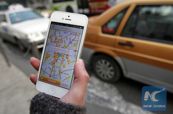 A passenger uses car-hailing app in Shanghai. (Xinhua file photo) A passenger uses car-hailing app in Shanghai. (Xinhua file photo)