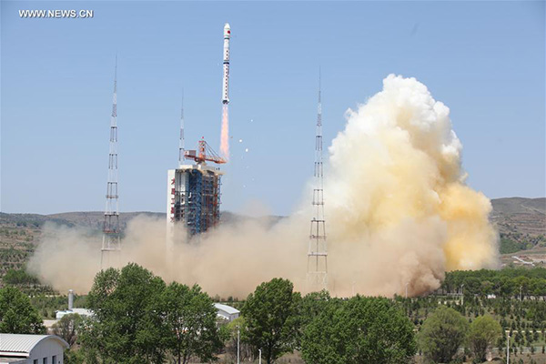 A Long March 4B rocket carrying a new civilian high-resolution mapping satellite Ziyuan III 02 and two NewSat satellites from Uruguay blasts off at the Taiyuan Satellite Launch Center in Taiyuan, capital of north China's Shanxi Province, May 30, 2016. (Photo/Xinhua) A Long March 4B rocket carrying a new civilian high-resolution mapping satellite Ziyuan III 02 and two NewSat satellites from Uruguay blasts off at the Taiyuan Satellite Launch Center in Taiyuan, capital of north China's Shanxi Province, May 30, 2016. (Photo/Xinhua)