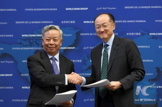 World Bank Group President Jim Yong Kim (R) and Asian Infrastructure Investment Bank(AIIB) President Jin Liqun shake hands after signing the first co-financing framework agreement at the headquarters of World Bank in Washington D.C., the United States, April 13, 2016. (Photo: Xinhau/Yin Bogu) World Bank Group President Jim Yong Kim (R) and Asian Infrastructure Investment Bank(AIIB) President Jin Liqun shake hands after signing the first co-financing framework agreement at the headquarters of World Bank in Washington D.C., the United States, April 13, 2016. (Photo: Xinhau/Yin Bogu)