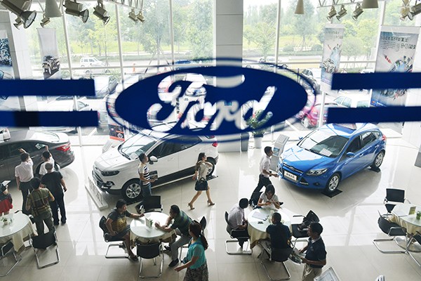A busy Changan Ford 4S store in Chengdu, Sichuan province. (Mo Xiao/For China Daily) A busy Changan Ford 4S store in Chengdu, Sichuan province. (Mo Xiao/For China Daily)