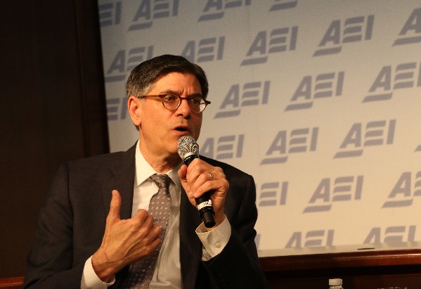US Treasury Secretary Jack Lew talks about the US-China economic relationship on Thursday at the American Enterprise Institute in Washington.(Photo by Chen Weihua/China Daily) US Treasury Secretary Jack Lew talks about the US-China economic relationship on Thursday at the American Enterprise Institute in Washington.(Photo by Chen Weihua/China Daily)