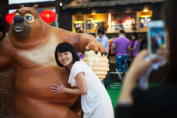 A girl takes a picture with a Boonie Bears character at the China (Shenzhen) International Cultural Industries Fair in Guangdong province in May. (Photo/Xinhua) A girl takes a picture with a Boonie Bears character at the China (Shenzhen) International Cultural Industries Fair in Guangdong province in May. (Photo/Xinhua)