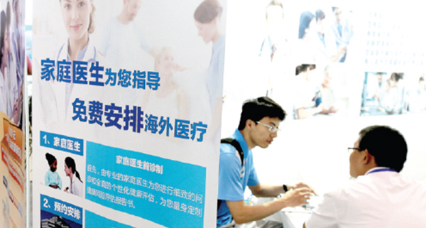 A visitor consults a medical service agency for overseas treatment and healthcare at an international tourism expo in Beijing. (A Qing/For China Daily) A visitor consults a medical service agency for overseas treatment and healthcare at an international tourism expo in Beijing. (A Qing/For China Daily)
