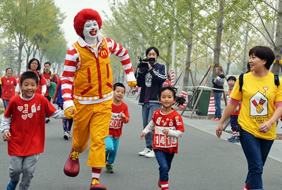 Children take part in a running contest organized by McDonald's Corp in Beijing. (Photo provided to China Daily) Children take part in a running contest organized by McDonald's Corp in Beijing. (Photo provided to China Daily)