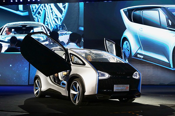 Hanergy Holding Group Ltd launches full-solar power vehicles at the company's new product release event in Beijing on July 2, 2016. (Photo provided to China Daily) Hanergy Holding Group Ltd launches full-solar power vehicles at the company's new product release event in Beijing on July 2, 2016. (Photo provided to China Daily)